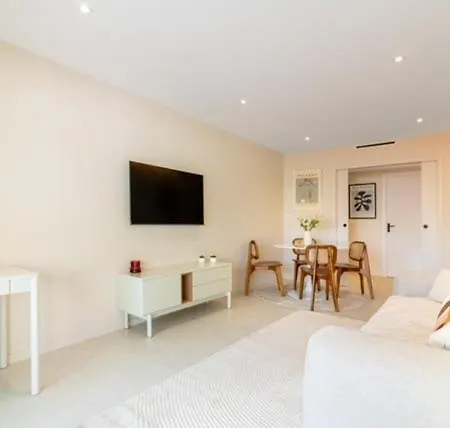 Apartament Palatine - Central, Balcon, Proche Palais&plages, Spacieux, Clim